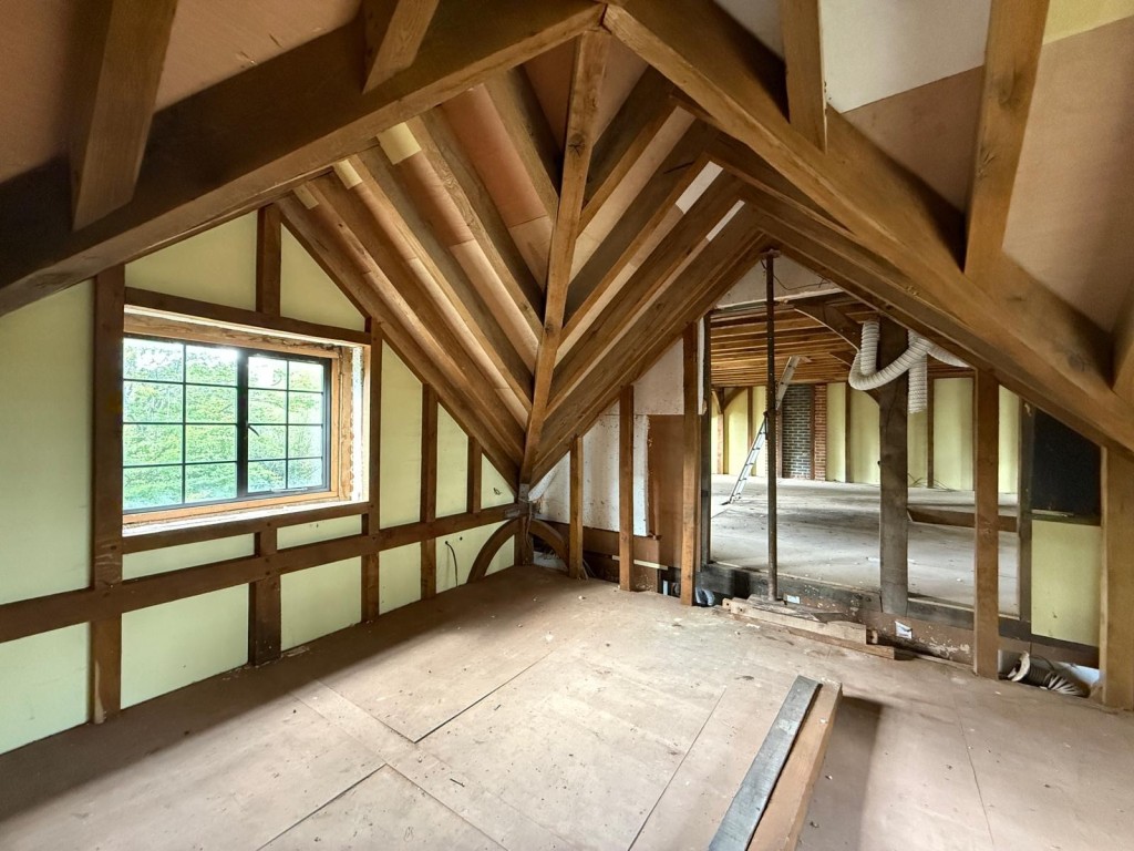 Lot: 15 - TUDOR-STYLE HOUSE IN NEED OF COMPLETION OCCUPYING OVER TWO ACRES - Additional room on first floor